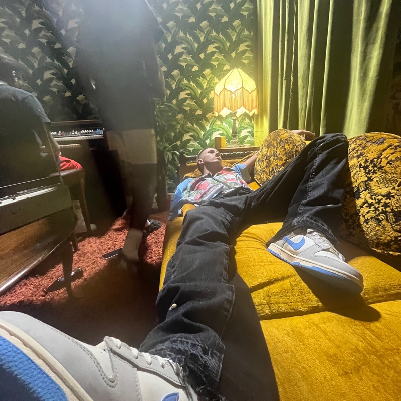Christian Laneve - Broken Wings (Freestyle) (feat. Reese Youngn)