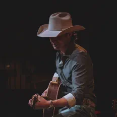 Luke Praterを聴いたり、ミュージックビデオを鑑賞したり、経歴やツアー日程などを確認したりしましょう！