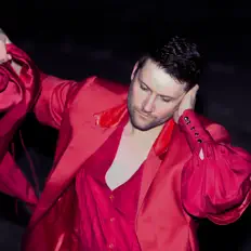 Poslechněte si interpreta BENN, sledujte hudební videa, přečtěte si životopis, podívejte se na data turné a další informace.