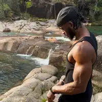 Luister naar undefined, bekijk muziekvideo's, lees de bio, bekijk de tourdata, en meer!