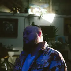 Poslechněte si interpreta Justin Cellum, sledujte hudební videa, přečtěte si životopis, podívejte se na data turné a další informace.