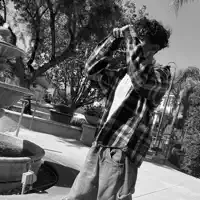 Luister naar undefined, bekijk muziekvideo's, lees de bio, bekijk de tourdata, en meer!