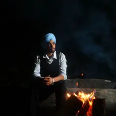 Navroop Dhother सुनें, म्यूज़िक वीडियो देखें, बायो पढ़ें, दौरे की तारीखें और बहुत कुछ देखें!