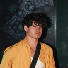 Posłuchaj wykonawcy Sol Gold, obejrzyj teledyski, przeczytaj biografię, zobacz daty tras koncertowych i nie tylko!