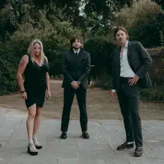 JW Paris सुनें, म्यूज़िक वीडियो देखें, बायो पढ़ें, दौरे की तारीखें और बहुत कुछ देखें!