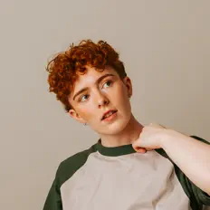 Poslechněte si interpreta roe, sledujte hudební videa, přečtěte si životopis, podívejte se na data turné a další informace.