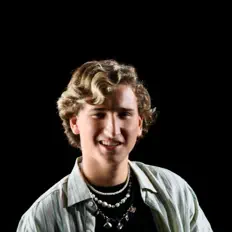 聆聽 Mario Bravo、觀看音樂影片、閱讀小傳、查看巡演日期等！