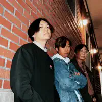 聆聽 undefined、觀看音樂影片、閱讀小傳、查看巡演日期等！