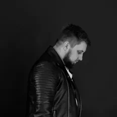 ТІТУРЕЛЬ dinle, müzik videolarını izle, biyografisini oku, tur tarihlerini ve daha fazlasını gör!