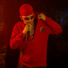 Guilhotを聴いたり、ミュージックビデオを鑑賞したり、経歴やツアー日程などを確認したりしましょう！