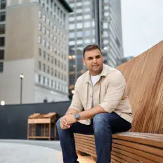 Randishを聴いたり、ミュージックビデオを鑑賞したり、経歴やツアー日程などを確認したりしましょう！