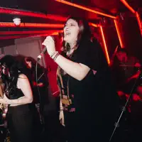 Poslechněte si interpreta undefined, sledujte hudební videa, přečtěte si životopis, podívejte se na data turné a další informace.