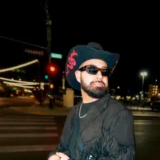 Poslechněte si interpreta Lexto, sledujte hudební videa, přečtěte si životopis, podívejte se na data turné a další informace.