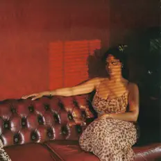 聆聽 MALVNA、觀看音樂影片、閱讀小傳、查看巡演日期等！