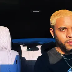 收听 Devinity、观看音乐视频、阅读小传、查看巡演日期等 ！