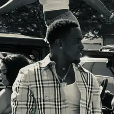 聆聽 Tay Spades、觀看音樂影片、閱讀小傳、查看巡演日期等！