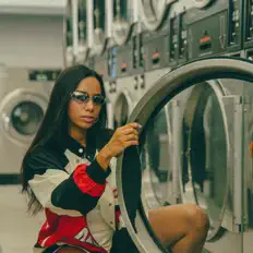 Daryy을(를) 듣고, 뮤직 비디오를 보고, 약력을 읽고, 투어 일정 등을 확인하세요!