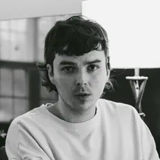 Hör dir Grant Klein an, schau dir Musikvideos an, lies die Biografie, finde Tourdaten und mehr!