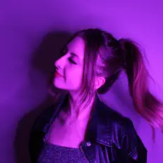 Dengarkan Mallory, tonton video musik, baca bio, lihat tanggal tur & lainnya!