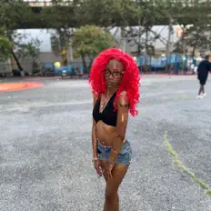 Ouça Da Pretty Villain, assista a videoclipes, leia a biografia, veja as datas das turnês e mais!