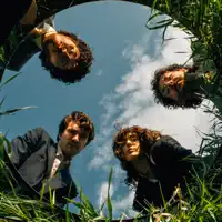 收听 undefined、观看音乐视频、阅读小传、查看巡演日期等 ！