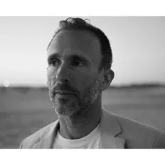 Mike Mare सुनें, म्यूज़िक वीडियो देखें, बायो पढ़ें, दौरे की तारीखें और बहुत कुछ देखें!