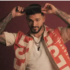 Escucha a Asaf, mira videos musicales, lee su biografía, consulta las fechas de las gira y más.