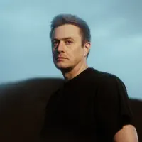 Hör dir undefined an, schau dir Musikvideos an, lies die Biografie, finde Tourdaten und mehr!