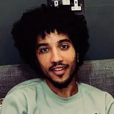 Mokoを聴いたり、ミュージックビデオを鑑賞したり、経歴やツアー日程などを確認したりしましょう！