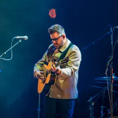Listen to Daniel Robinson, watch music videos, read bio, see tour dates & more!