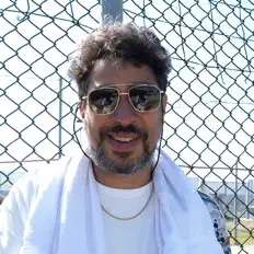 Escucha a UCee, mira videos musicales, lee su biografía, consulta las fechas de las gira y más.