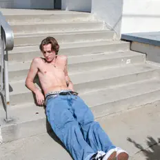 Poslechněte si interpreta Loveshark, sledujte hudební videa, přečtěte si životopis, podívejte se na data turné a další informace.