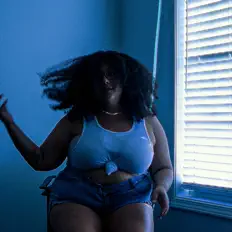 Paris Quinn: песни, клипы, биография, даты выступлений и многое другое.