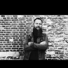 Poslechněte si interpreta Remco Tuns, sledujte hudební videa, přečtěte si životopis, podívejte se na data turné a další informace.