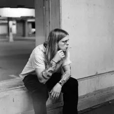 Escucha a LAUNE, mira videos musicales, lee su biografía, consulta las fechas de las gira y más.