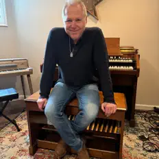 Hör dir Tony Harrell an, schau dir Musikvideos an, lies die Biografie, finde Tourdaten und mehr!