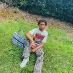 Bambiifromcltを聴いたり、ミュージックビデオを鑑賞したり、経歴やツアー日程などを確認したりしましょう！