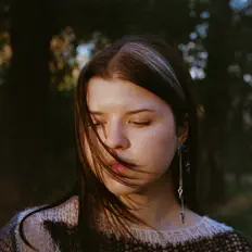 Eliza Mclamb: песни, клипы, биография, даты выступлений и многое другое.