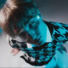 Ouça fastcarrr, assista a videoclipes, leia a biografia, veja as datas das turnês e mais!