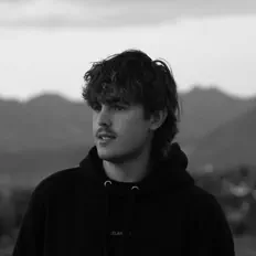 收听 Kole Larsen、观看音乐视频、阅读小传、查看巡演日期等 ！