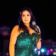 Ascolta Dee Morrissey, guarda video musicali, leggi la biografia, vedi le date del tour & altro!