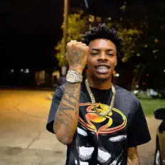 Hör dir Karri DaFinesser an, schau dir Musikvideos an, lies die Biografie, finde Tourdaten und mehr!