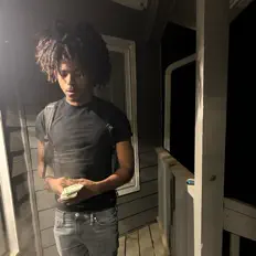 聆聽 Luh cash、觀看音樂影片、閱讀小傳、查看巡演日期等！