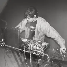 Escucha a Cube, mira videos musicales, lee su biografía, consulta las fechas de las gira y más.