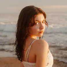 Ascolta maddie rien, guarda video musicali, leggi la biografia, vedi le date del tour & altro!