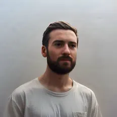 Hör dir Latchmere an, schau dir Musikvideos an, lies die Biografie, finde Tourdaten und mehr!