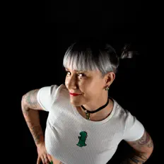 Miss Wallaceを聴いたり、ミュージックビデオを鑑賞したり、経歴やツアー日程などを確認したりしましょう！