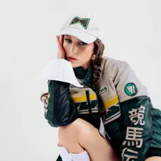 Ouve Eline, vê vídeos de música, lê a biografia, vê as datas da digressão e muito mais!