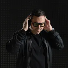 Dengarkan VILA, tonton video musik, baca bio, lihat tanggal tur & lainnya!