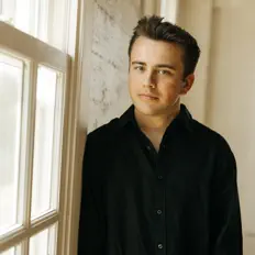 Poslechněte si interpreta Ryan Woodard, sledujte hudební videa, přečtěte si životopis, podívejte se na data turné a další informace.